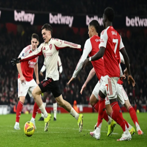 أرسنال يهدر نقطتين في تعادل باهت مع ليفربول