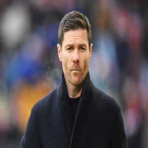 ألونسو: نعاني من عدم الاستقرار في خط الدفاع بسبب الإصابات