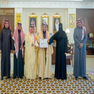 أمير منطقة القصيم يطّلع على تقرير قافلة التنمية الرقمية وخدماتها المقدَّمة للمستفيدين