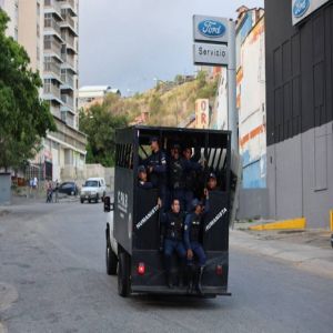 فنزويلا .. ظهور جماعة مسلحة جديدة وأمريكا تطلب من رعاياها المغادرة فوراً