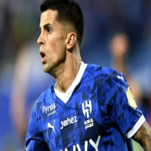 كانسيلو يصل إسبانيا لإتمام انتقاله إلى برشلونة