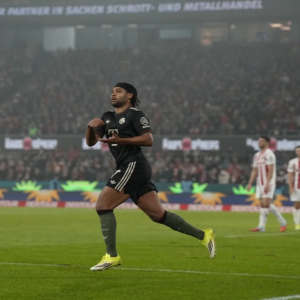 بايرن ميونيخ يهزم كولن بثلاثية ويواصل تصدره للدوري الألماني