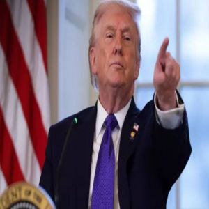 ترامب يهدد بفرض رسوم جمركية على الدول التي لا تؤيد خطته في شأن غرينلاند