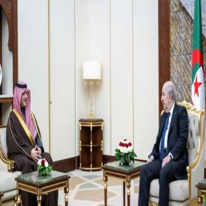 بناءً على توجيه سمو ولي العهد.. الأمير عبدالعزيز بن سعود يلتقي رئيس الجمهورية الجزائرية الديمقراطية الشعبية