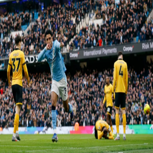 مرموش وسيمينيو يعيدان سيتي لدرب الانتصارات بالدوري