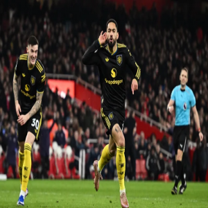 يونايتد يصعق أرسنال المتصدر ويُشعل المنافسة على اللقب