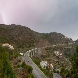 طقس المملكة الثلاثاء.. رياح نشطة وأمطار خفيفة وتكوّن ضباب على عدة مناطق