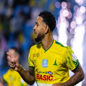 الهلال يقترب من مهاجم الخليج