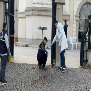 رجل يقتل شقيقه خلال جنازة والدته بسبب خلاف على الميراث