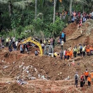 ارتفاع عدد قتلى انهيار أرضي في إندونيسيا إلى 49