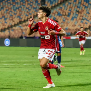 الأهلي المصري يُوقف ويُغرم لاعبه عاشور لتخلُّفه عن السفر لتنزانيا