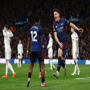 آرسنال يعزز صدارته للدوري الإنجليزي برباعية في ليدز