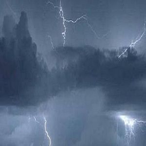 طقس الأحد.. سحب رعدية ممطرة ورياح نشطة وضباب على عدة مناطق