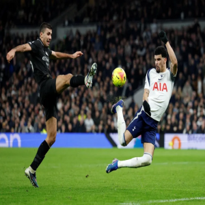 توتنهام يقلب تأخره بهدفين إلى تعادل مثير أمام مانشستر سيتي