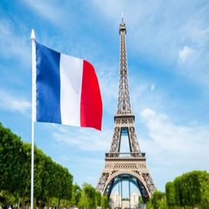 الحكومة الفرنسية تتجاوز أول اقتراح لحجب الثقة في البرلمان