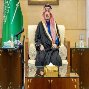 أمير منطقة الرياض يُسلِّم وثائق تملّك الوحدات السكنية للمستفيدين من تبرع سمو ولي العهد