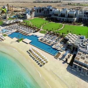 "ريكسوس مرجانة" منتجع يستعد لاستقبال ضيوفه لعام 2026م