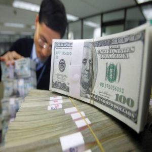 الدولار يستقر بفضل بيانات اقتصادية قوية