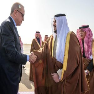 الرئيس التركي يغادر الرياض وفي مقدمة مودعيه نائب أمير المنطقة