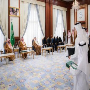 أمير المدينة المنورة يلتقي طلاب وطالبات تعليم المنطقة الفائزين بجوائز عالمية