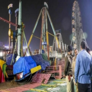 انهيار لعبة ترفيهية يقتل ويصيب 13 هندياً