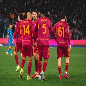 روما يفوز على كالياري بثنائية في الدوري الإيطالي