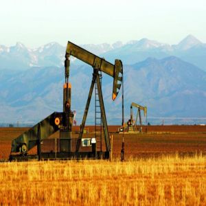 النفط يرتفع مع تقييم مخاطر الإمدادات وسط التوتر بين أمريكا وإيران