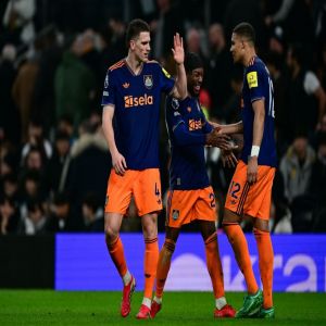 نيوكاسل يهزم توتنهام بثنائية في الدوري الإنجليزي