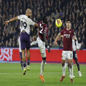 مانشستر يونايتد يقتنص تعادلًا مثيرًا أمام وست هام بالدوري الإنجليزي