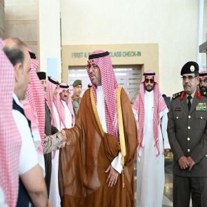 مُحافظ جدة يتابع سير العمل بمطار الملك عبدالعزيز الدولي والخدمات المقدمة للمعتمرين والمسافرين