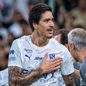 إنزاجي يستبعد نونيز وماري من قائمة الهلال المحلية