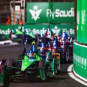 جدة تستضيف أول جولة مزدوجة في موسم الفورمولا إي تحت الأضواء الكاشفة