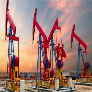 أسعار النفط تسجل خسارة متتالية للأسبوع الثاني وسط مخاوف زيادة الإمدادات