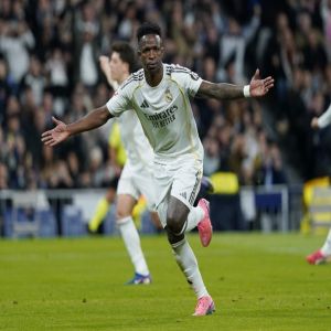 ثنائية فينيسيوس تقود ريال مدريد للصدارة على ريال سوسيداد