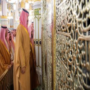 سمو ولي العهد يزور المسجد النبوي