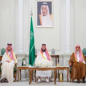 سمو ولي العهد يستقبل في المدينة المنورة أصحاب الفضيلة العلماء والمعالي وجمعًا من المواطنين