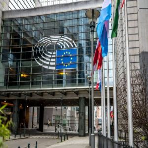 البرلمان الأوروبي يعقد اجتماعا طارئاً لإعادة تقييم الاتفاق التجاري مع أمريكا