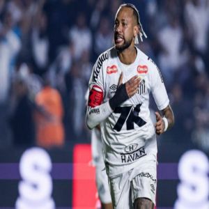 نيمار يلمّح إلى الاعتزال بنهاية العام