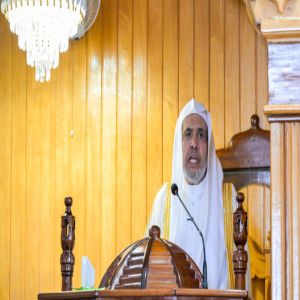 الأمين العام لرابطة العالم الإسلامي يخطب ويؤمّ المصلين في الجامع الكبير في رواندا