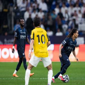 الهلال يتعادل مع الاتحاد ويمنح النصر صدارة روشن