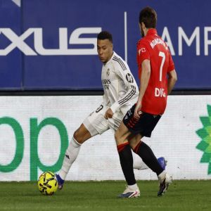 ريال مدريد يخسر أمام أوساسونا ويهدي برشلونة فرصة الصدارة