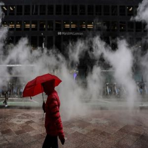 تحذيرات في نيويورك مع توجه عاصفة نحو الساحل الشرقي لأمريكا