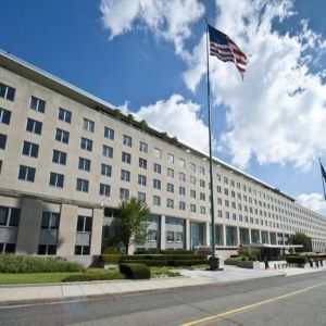 الخارجية الأمريكية تأمر جميع الدبلوماسيين غير الضروريين وعائلاتهم مغادرة لبنان