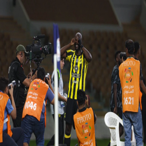 الاتحاد يعبر الخليج بشق الأنفس في دوري روشن