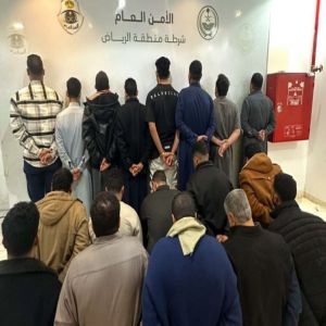 القبض على 36 مقيمًا ظهروا في فيديو يتشاجرون أمام معرض لبيع السيارات بالرياض