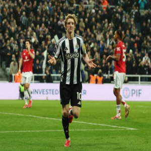 بـ10 لاعبين.. نيوكاسل يسقط مانشستر يونايتد ويكسر سلسلة كاريك