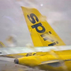 اصطدام طائرتين في مطار نيوارك