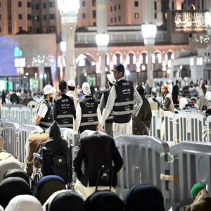 "التنوّع اللغوي" للمتطوعين يعزّز إيصال الخدمات لزوار المسجد النبوي في رمضان