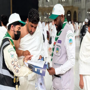 الكشافة يفعّلون مهارات قراءة الخرائط لإرشاد ضيوف الرحمن في المسجد الحرام