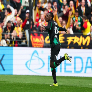 سعود عبدالحميد يسجل أول أهدافه مع لانس في الدوري الفرنسي